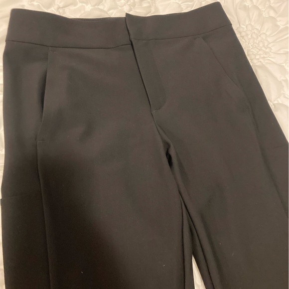 Athleta stellar cropped pants with slit side leg phone pocket in black - Picture 6 of 9